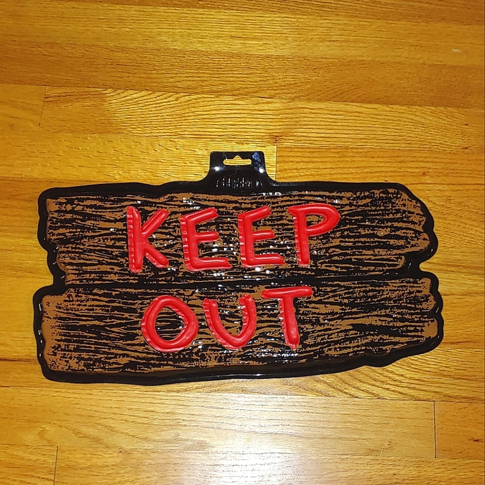 $5 KEEP OUT Halloween Plastic Door Keep Out Sign Haunted House Tick or Treat
